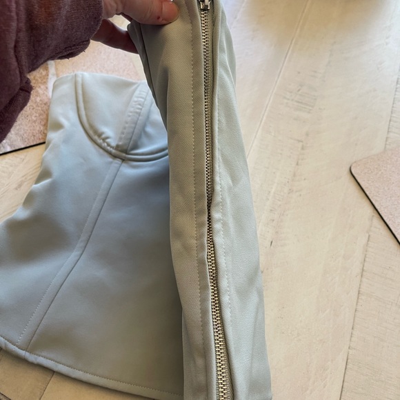 LA Hearts strapless structured tube top size Xs. Zips on the side - Picture 5 of 10